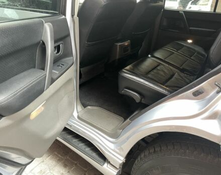 Серый Мицубиси Паджеро, объемом двигателя 3 л и пробегом 250 тыс. км за 9500 $, фото 5 на Automoto.ua