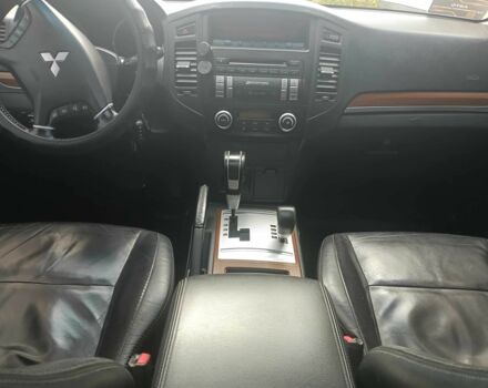 Серый Мицубиси Паджеро, объемом двигателя 3.8 л и пробегом 320 тыс. км за 9700 $, фото 8 на Automoto.ua