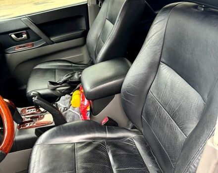 Серый Мицубиси Паджеро, объемом двигателя 3.5 л и пробегом 214 тыс. км за 6800 $, фото 4 на Automoto.ua