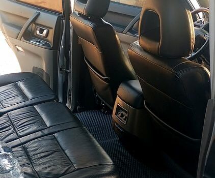 Сірий Міцубісі Паджеро, об'ємом двигуна 3 л та пробігом 280 тис. км за 8888 $, фото 6 на Automoto.ua