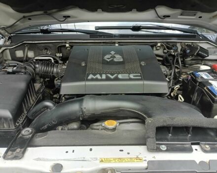 Серый Мицубиси Паджеро, объемом двигателя 3.8 л и пробегом 320 тыс. км за 9700 $, фото 6 на Automoto.ua