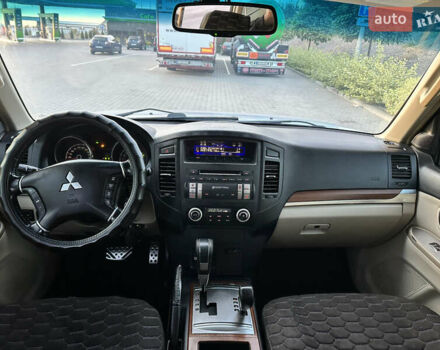 Серый Мицубиси Паджеро, объемом двигателя 3 л и пробегом 220 тыс. км за 9100 $, фото 16 на Automoto.ua