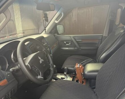 Серый Мицубиси Паджеро, объемом двигателя 3.2 л и пробегом 259 тыс. км за 12900 $, фото 5 на Automoto.ua