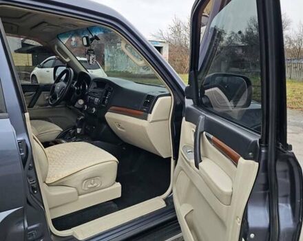 Сірий Міцубісі Паджеро, об'ємом двигуна 3 л та пробігом 187 тис. км за 11777 $, фото 31 на Automoto.ua