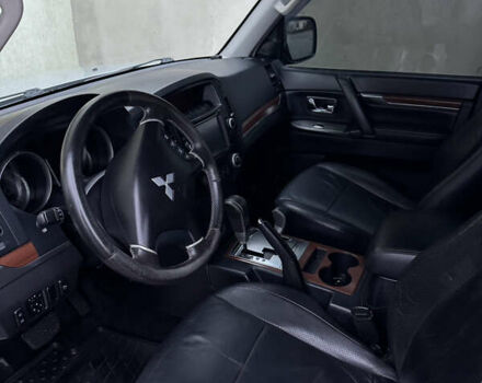 Серый Мицубиси Паджеро, объемом двигателя 3.2 л и пробегом 253 тыс. км за 12500 $, фото 12 на Automoto.ua