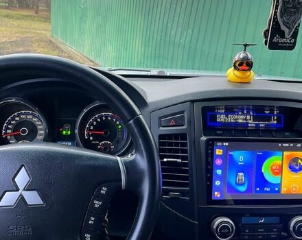 Сірий Міцубісі Паджеро, об'ємом двигуна 3.8 л та пробігом 213 тис. км за 10300 $, фото 3 на Automoto.ua