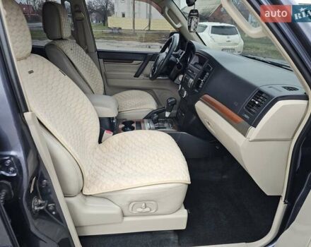 Сірий Міцубісі Паджеро, об'ємом двигуна 3 л та пробігом 187 тис. км за 11777 $, фото 34 на Automoto.ua