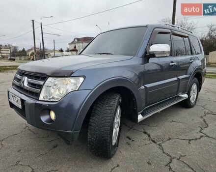 Сірий Міцубісі Паджеро, об'ємом двигуна 3 л та пробігом 187 тис. км за 11777 $, фото 2 на Automoto.ua