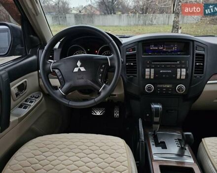 Сірий Міцубісі Паджеро, об'ємом двигуна 3 л та пробігом 187 тис. км за 11777 $, фото 61 на Automoto.ua