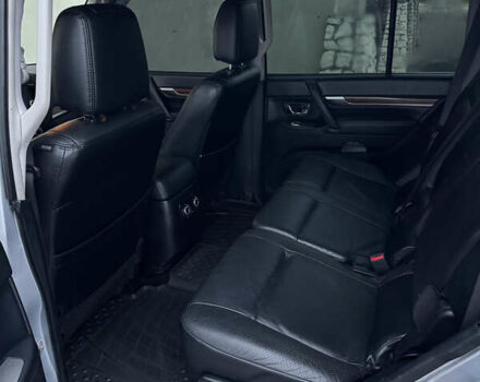 Серый Мицубиси Паджеро, объемом двигателя 3.2 л и пробегом 253 тыс. км за 12500 $, фото 13 на Automoto.ua