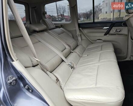 Сірий Міцубісі Паджеро, об'ємом двигуна 3 л та пробігом 187 тис. км за 11777 $, фото 29 на Automoto.ua