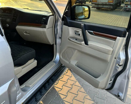 Серый Мицубиси Паджеро, объемом двигателя 3 л и пробегом 220 тыс. км за 9100 $, фото 8 на Automoto.ua