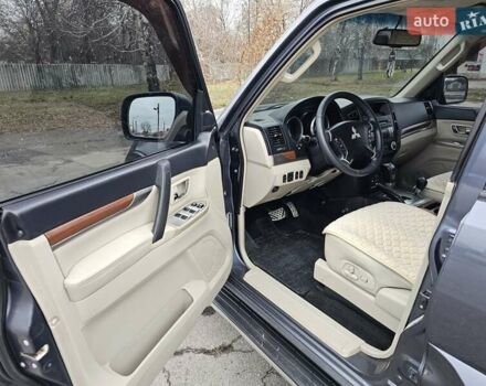 Сірий Міцубісі Паджеро, об'ємом двигуна 3 л та пробігом 187 тис. км за 11777 $, фото 43 на Automoto.ua