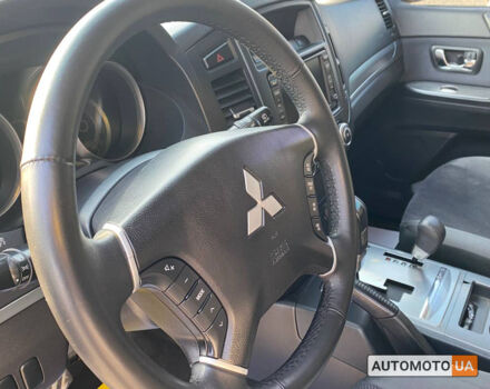 Сірий Міцубісі Паджеро, об'ємом двигуна 3.2 л та пробігом 260 тис. км за 15300 $, фото 9 на Automoto.ua