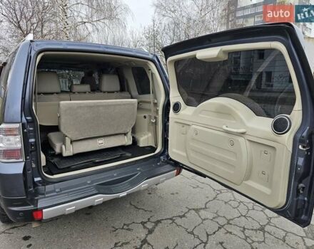 Сірий Міцубісі Паджеро, об'ємом двигуна 3 л та пробігом 187 тис. км за 11777 $, фото 18 на Automoto.ua