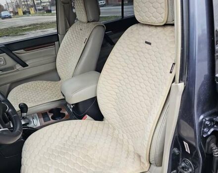 Сірий Міцубісі Паджеро, об'ємом двигуна 3 л та пробігом 187 тис. км за 11777 $, фото 46 на Automoto.ua