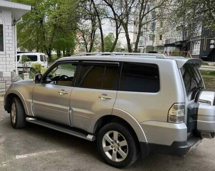 Серый Мицубиси Паджеро, объемом двигателя 3.8 л и пробегом 243 тыс. км за 13500 $, фото 5 на Automoto.ua