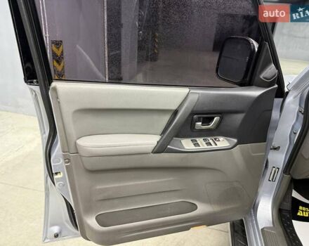 Серый Мицубиси Паджеро, объемом двигателя 3 л и пробегом 123 тыс. км за 13500 $, фото 6 на Automoto.ua