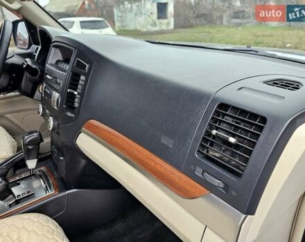 Сірий Міцубісі Паджеро, об'ємом двигуна 3 л та пробігом 187 тис. км за 11777 $, фото 35 на Automoto.ua