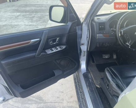 Серый Мицубиси Паджеро, объемом двигателя 3 л и пробегом 199 тыс. км за 11500 $, фото 6 на Automoto.ua