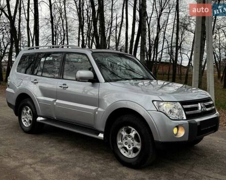Серый Мицубиси Паджеро, объемом двигателя 2.97 л и пробегом 198 тыс. км за 10000 $, фото 2 на Automoto.ua