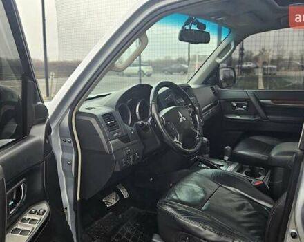 Серый Мицубиси Паджеро, объемом двигателя 3 л и пробегом 259 тыс. км за 9700 $, фото 16 на Automoto.ua