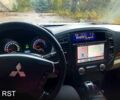 Серый Мицубиси Паджеро, объемом двигателя 3 л и пробегом 235 тыс. км за 11000 $, фото 4 на Automoto.ua