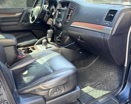 Серый Мицубиси Паджеро, объемом двигателя 3 л и пробегом 340 тыс. км за 10600 $, фото 3 на Automoto.ua