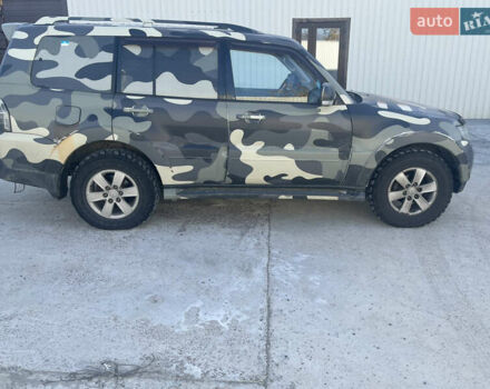 Серый Мицубиси Паджеро, объемом двигателя 3 л и пробегом 199 тыс. км за 11500 $, фото 1 на Automoto.ua