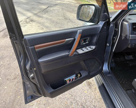 Мицубиси Паджеро 2008 в Чугуеве на Automoto.ua Серый Мицубиси Паджеро, объемом двигателя 2.97 л и пробегом 182 тыс. км за 11800 $, фото 12 на Automoto.ua