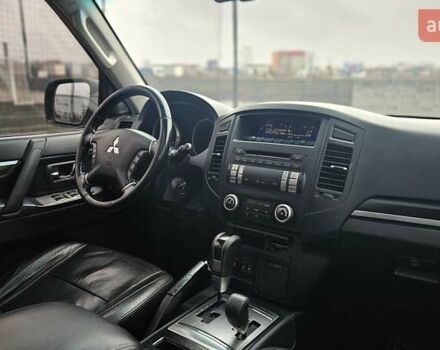 Серый Мицубиси Паджеро, объемом двигателя 3 л и пробегом 259 тыс. км за 9700 $, фото 21 на Automoto.ua