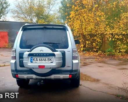 Серый Мицубиси Паджеро, объемом двигателя 3 л и пробегом 235 тыс. км за 11000 $, фото 1 на Automoto.ua