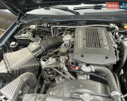 Серый Мицубиси Паджеро, объемом двигателя 3 л и пробегом 290 тыс. км за 9000 $, фото 22 на Automoto.ua