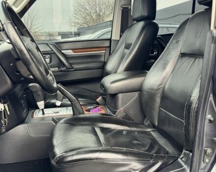 Сірий Міцубісі Паджеро, об'ємом двигуна 3 л та пробігом 191 тис. км за 9999 $, фото 11 на Automoto.ua