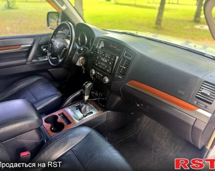 Серый Мицубиси Паджеро, объемом двигателя 3 л и пробегом 213 тыс. км за 12500 $, фото 7 на Automoto.ua