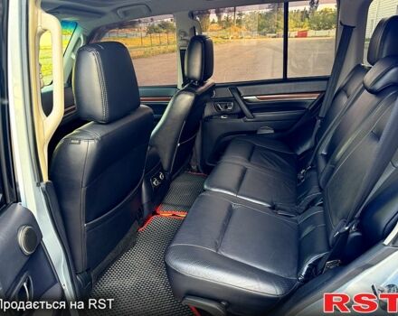 Сірий Міцубісі Паджеро, об'ємом двигуна 3.8 л та пробігом 178 тис. км за 11999 $, фото 5 на Automoto.ua