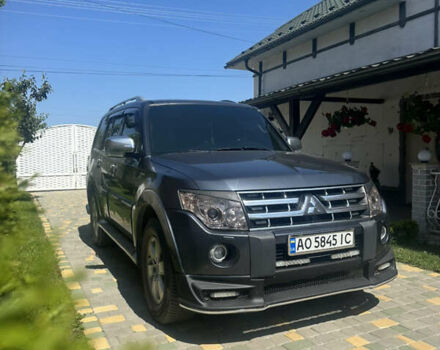 Серый Мицубиси Паджеро, объемом двигателя 3.2 л и пробегом 230 тыс. км за 14500 $, фото 2 на Automoto.ua