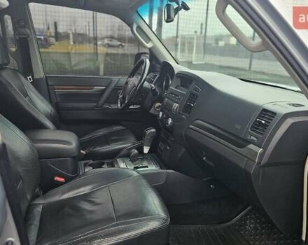 Серый Мицубиси Паджеро, объемом двигателя 3 л и пробегом 259 тыс. км за 9700 $, фото 30 на Automoto.ua