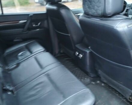 Сірий Міцубісі Паджеро, об'ємом двигуна 3 л та пробігом 270 тис. км за 14400 $, фото 2 на Automoto.ua