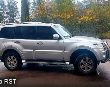 Серый Мицубиси Паджеро, объемом двигателя 3 л и пробегом 235 тыс. км за 11000 $, фото 2 на Automoto.ua