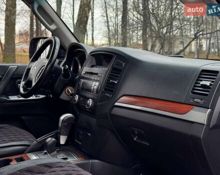 Серый Мицубиси Паджеро, объемом двигателя 2.97 л и пробегом 198 тыс. км за 10000 $, фото 31 на Automoto.ua