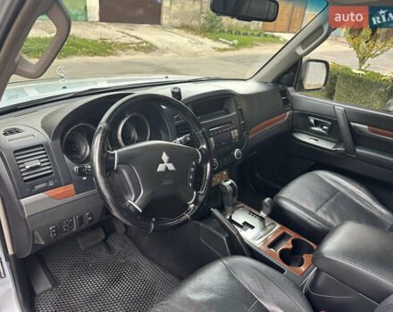 Серый Мицубиси Паджеро, объемом двигателя 3 л и пробегом 141 тыс. км за 12000 $, фото 7 на Automoto.ua