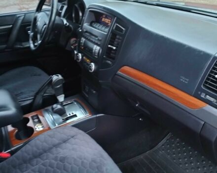 Сірий Міцубісі Паджеро, об'ємом двигуна 3 л та пробігом 270 тис. км за 14400 $, фото 4 на Automoto.ua