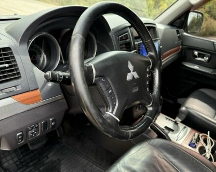 Серый Мицубиси Паджеро, объемом двигателя 3.2 л и пробегом 284 тыс. км за 11500 $, фото 13 на Automoto.ua