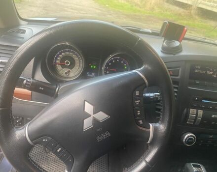 Сірий Міцубісі Паджеро, об'ємом двигуна 3.2 л та пробігом 320 тис. км за 10000 $, фото 2 на Automoto.ua