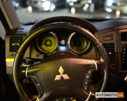 Мицубиси Паджеро 2010 в Мукачеве на Automoto.ua Серый Мицубиси Паджеро, объемом двигателя 3.2 л и пробегом 290 тыс. км за 15990 $, фото 11 на Automoto.ua