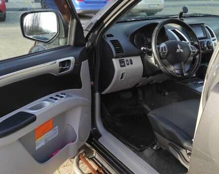 Серый Мицубиси Паджеро, объемом двигателя 2.48 л и пробегом 215 тыс. км за 10500 $, фото 4 на Automoto.ua