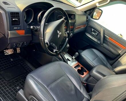 Серый Мицубиси Паджеро, объемом двигателя 3.2 л и пробегом 212 тыс. км за 17000 $, фото 6 на Automoto.ua