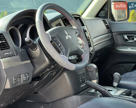 Сірий Міцубісі Паджеро, об'ємом двигуна 3 л та пробігом 186 тис. км за 21500 $, фото 25 на Automoto.ua