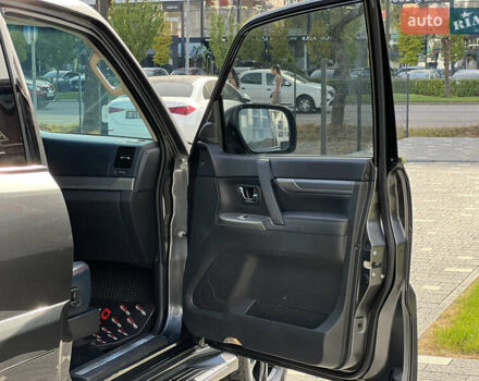 Сірий Міцубісі Паджеро, об'ємом двигуна 3 л та пробігом 186 тис. км за 21500 $, фото 48 на Automoto.ua